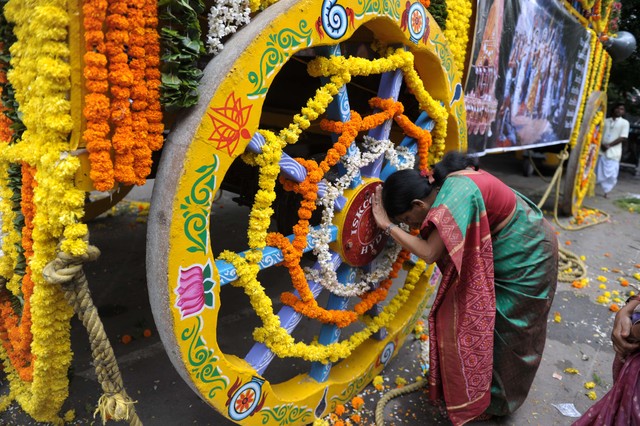 В городе Пури началась Ратха-ятра – одна из крупнейших религиозных церемоний Индии, фото AFP