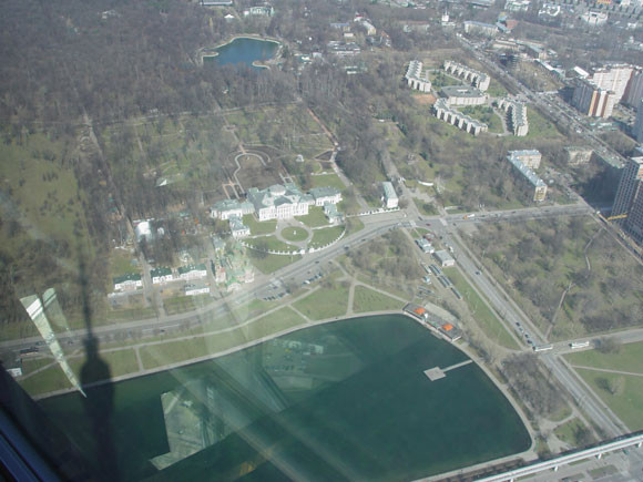 Вид со смотровой площадки Останкинской башни. Фото с сайта rtrs.ru