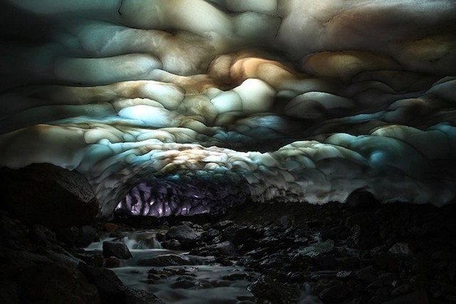 Ледяная пещера на Камчатке. Фотограф Marc Szeglat