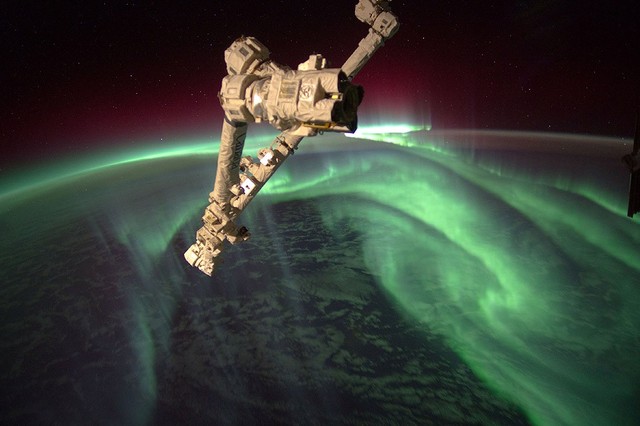 Северное сияние из космоса. Фотография NASA/Joe Acaba