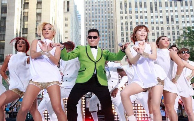 PSY: Gangnam Style<br />
Кореец стал настоящей звездой YouTube, воспев сеульский гламур