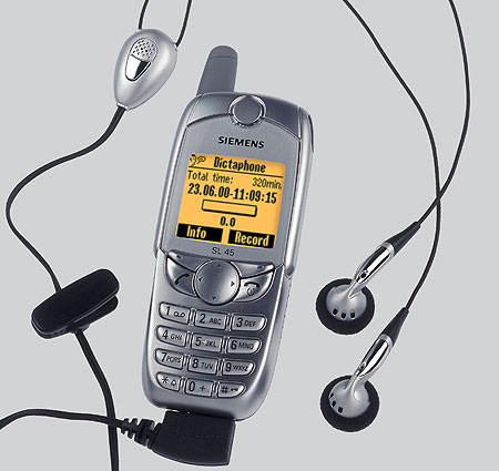 Siemens SL45.<br />
Первый телефон со встроенным плеером и поддержкой карт памяти. До этого мобильника телефон и музыкальный плеер были разными устройствами. Сейчас его можно приобрести за 200 гривен.<br />
Фото: i2r.ru 