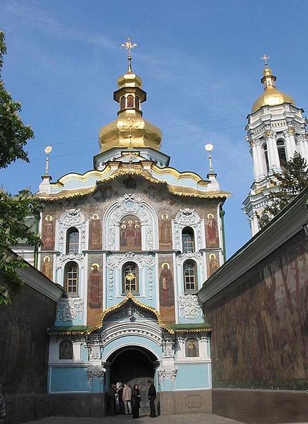 Троицкая надвратная церковь Киево-Печерской лавры.