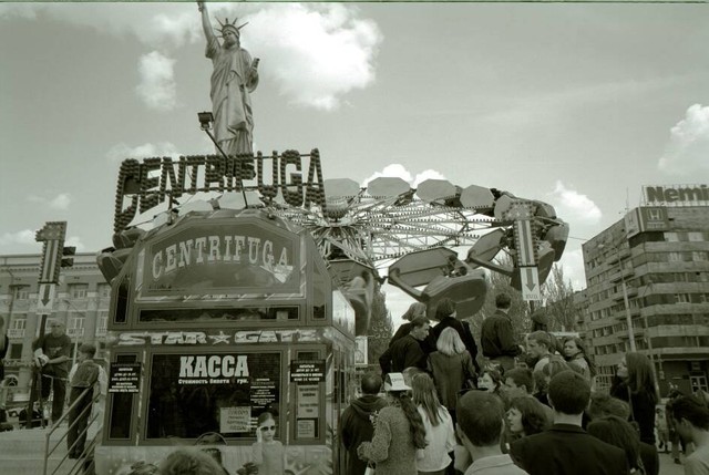 Небывалые аттракционы. Луна-парк на площади Ленина в 1990-е покорил всех жителей Донецка