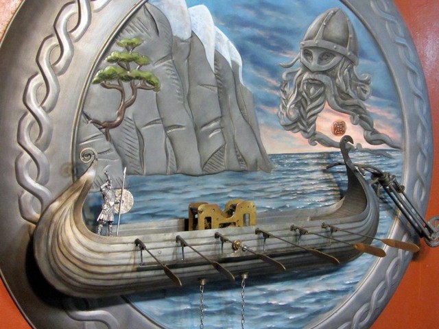 Часы. Дух викингов — особая гордость чеканщика. Фото из личного архива О. Макарова