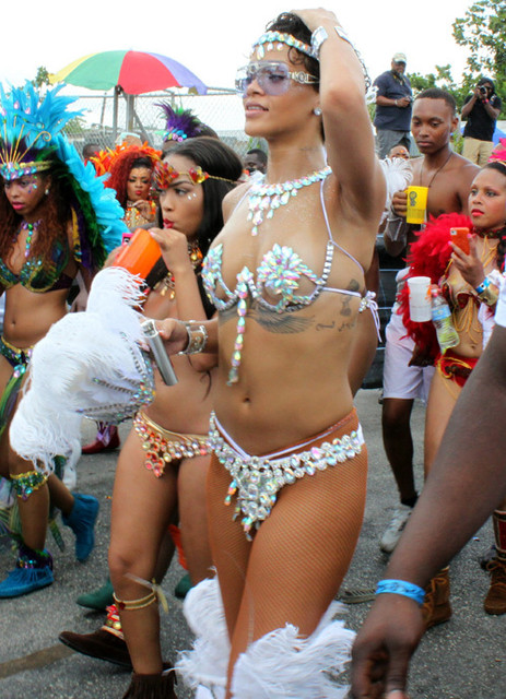 Рианна зажгла на карнавале в Барбадосе. Фото: All Over Press