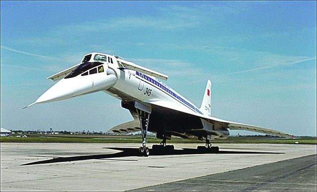 Пионер. Всего было построено 16 лайнеров Ту-144<br />
