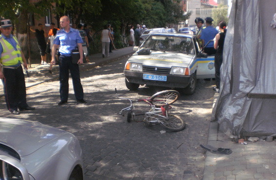 В Мукачево милиционер сбил женщину. Фото: mvs.gov.ua