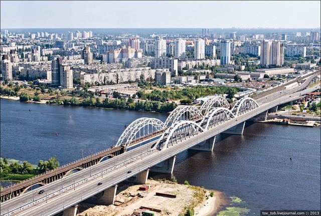 Старый и новый Дарницкий мост, а также Березняки