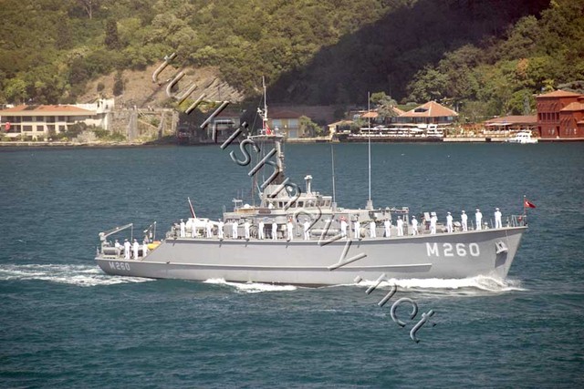 Тральщик TCG EDINCIK (M260) из ВМС Турции
