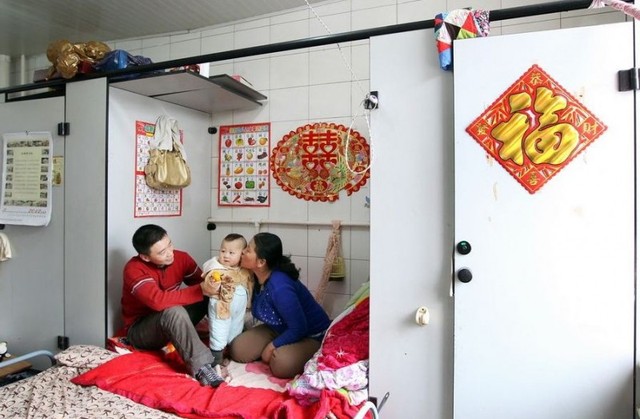 Семейство из Китая семь лет живет в туалете. Фото: 15minut.org