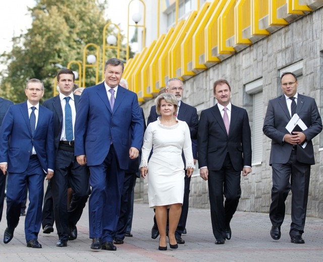 Янукович обещал школьникам планшеты, фото с сайта president.gov.ua