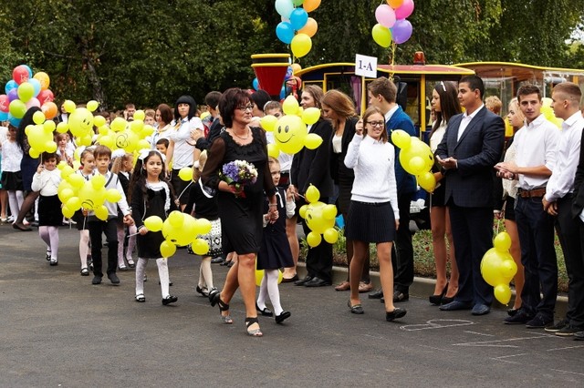 Ева пошла в первый класс. Фото: kharkivoda.gov.ua