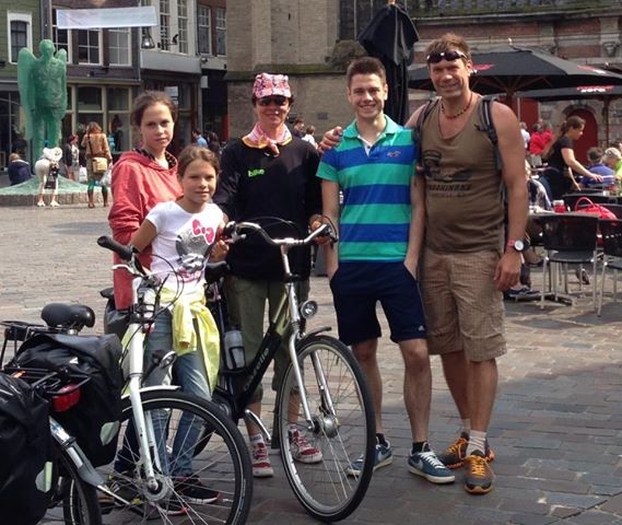 Олег Царев с семьей совершил велопрогулку по Голландии.