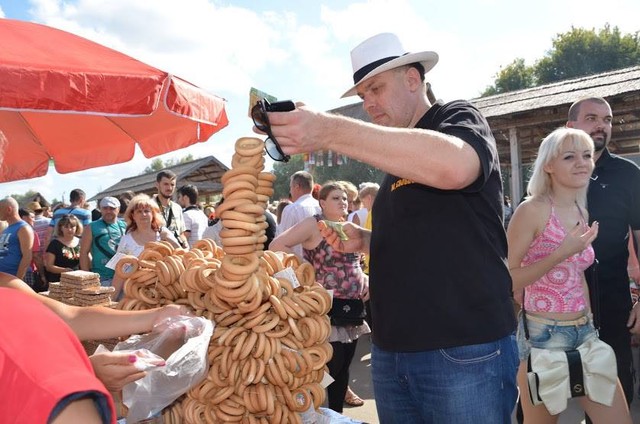 Олег Тягнибок на Сорочинской ярмарке.