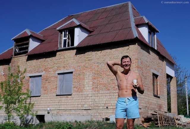 Олег Ляшко отдыхал с семьей на даче.