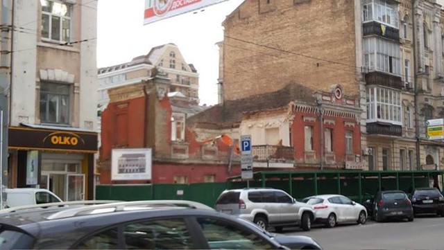 В центре Киева сносят здание. Фото: "Фейсбук"  (Людмила Бабидорич и Роман Петушков)