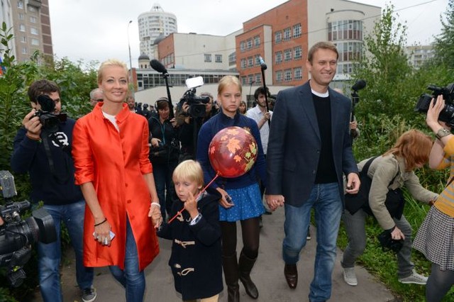 Оппозиционер. Навальный пришел со всей семьей. Фото АFP