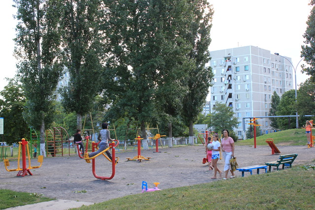 Для детей в городе созданы все комфортные условия, установлены необычные площадки, которых не увидишь даже в Киеве. В планах муниципальных властей – постоянное увеличение количества спортивных и детских площадок.