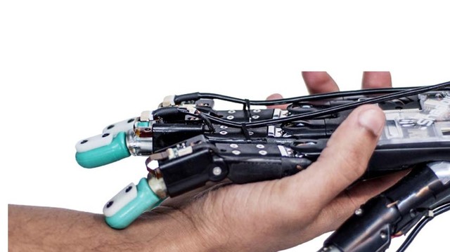 SynTouch –  первый в мире автоматизированный палец. Ничем не будет отличаться от настоящей руки. 