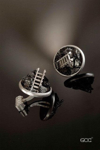 Терриконы. Угольные запонки не только сувенир, но и украшение. Фото: tetyanakalyuzhna.com