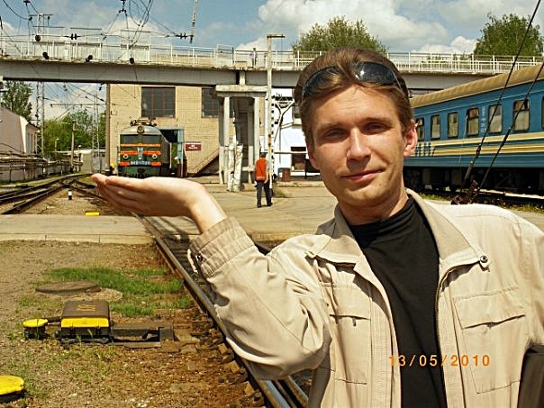 Антон Яценко. Знает все об истории железнодорожного транспорта и создает свои маленькие поезда. Фото из архива А. Яценко