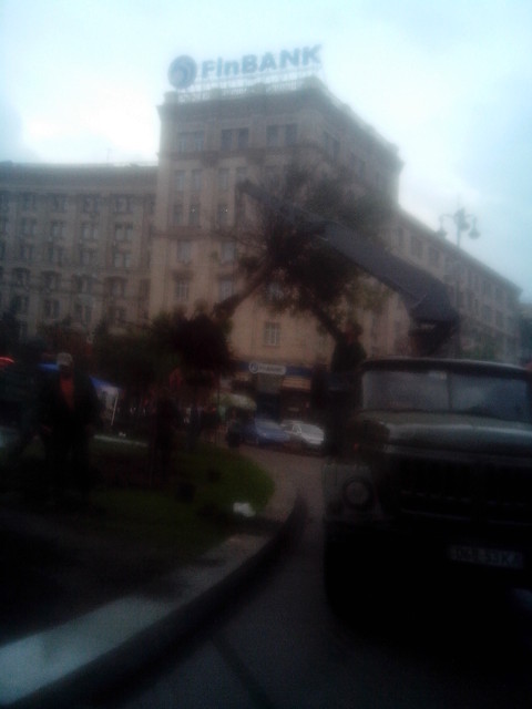 На Майдане выкорчевали деревья, фото В.Сначевой