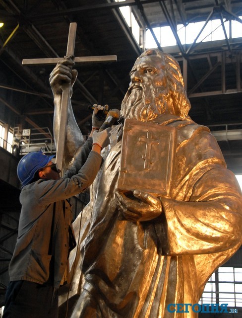 Памятник апостолу Андрею Первозванному весит 3,5 тонны. .Фото: пресс-служба Донецкой епархии