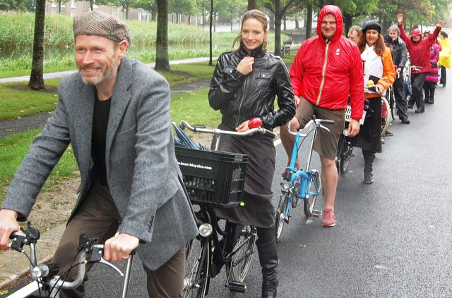 Ассоциация велосипедистов Киева предлагает проехаться по столице в дождевиках