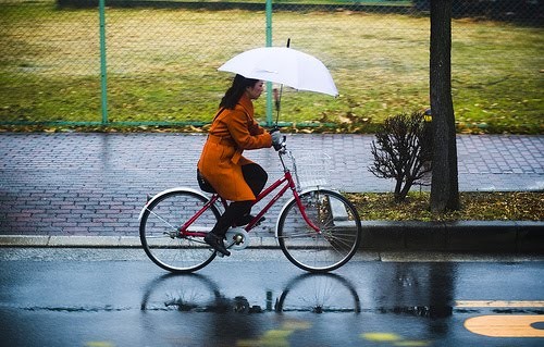 Ассоциация велосипедистов Киева предлагает проехаться по столице в дождевиках