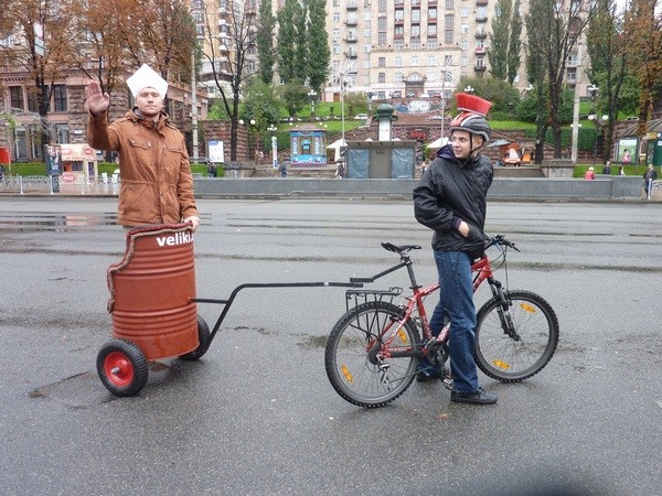 Киевляне временно получили пешеходную зону. Фото: Ассоциация велосипедистов Киева