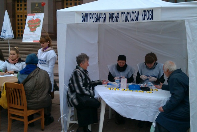 На Крещатике проходит финальный день Всеукраинской недели сердца. Фото: Дарья Нинько