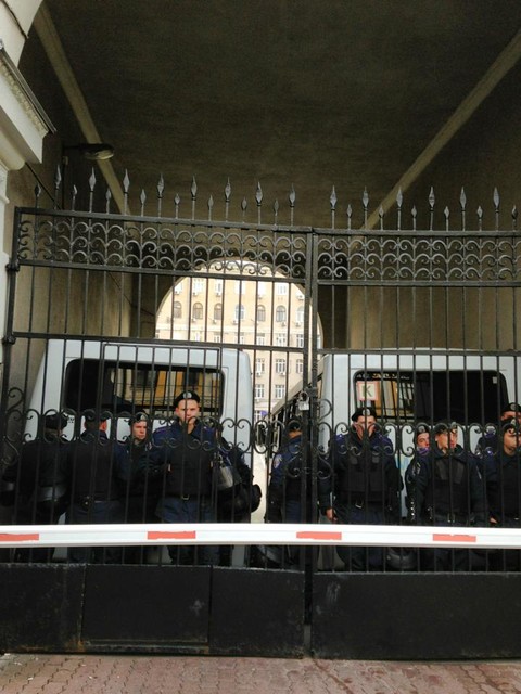 Милиционеры заполонили весь центр. Фото: Александр Аронец