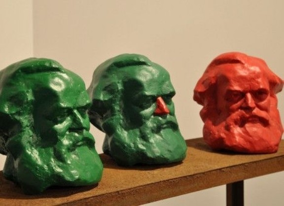 Автор создает скульптуры Маркса 35 лет. Фото: организаторы выставки