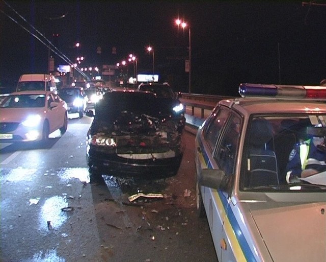 В Киеве произошла масштабная авария. Фото: Магнолия-ТВ