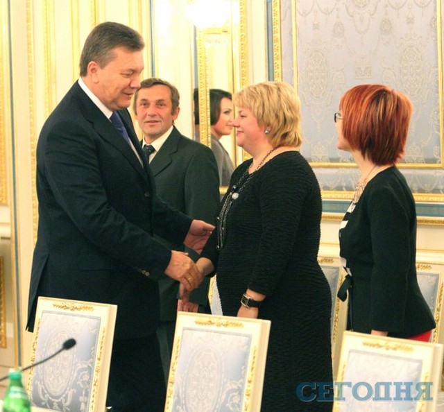 Янукович поздравил победителей конкурса 