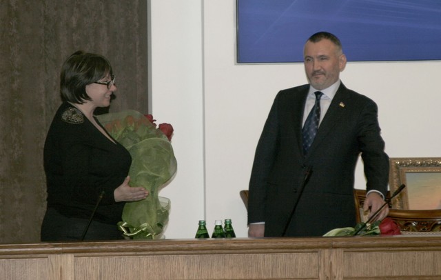 Пшонка устроил Кузьмину проводы с розами, фото gp.gov.ua
