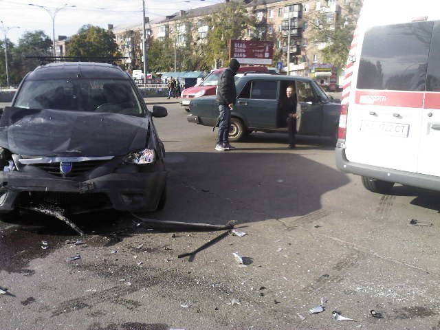 В аварии пострадали автомобили и четыре человека. Фото: Магнолия-ТВ