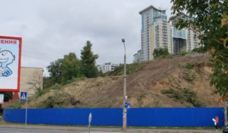 Киевский холм остался без деревьев. Фото: Алекс Панченко, Голос Столицы