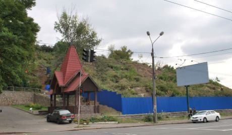 Киевский холм остался без деревьев. Фото: Алекс Панченко, Голос Столицы