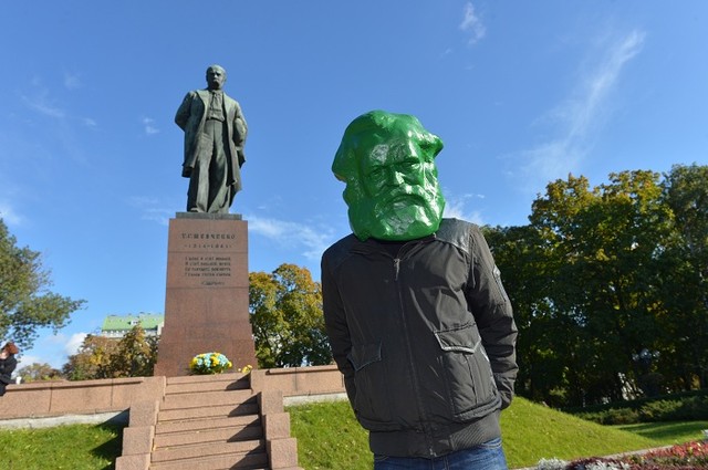 Карл Маркс прогулялся по Киеву. Фото: организаторы выставки