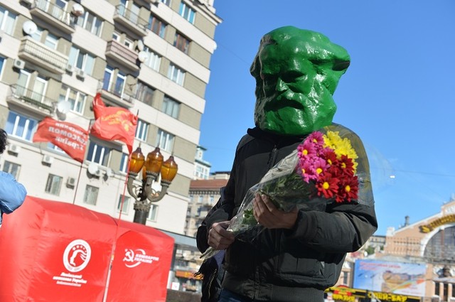Карл Маркс прогулялся по Киеву. Фото: организаторы выставки