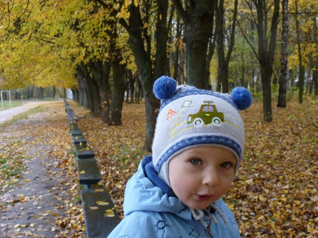 А малыши любят греться в теплых шапочках. Фото: Яна Паламарчук