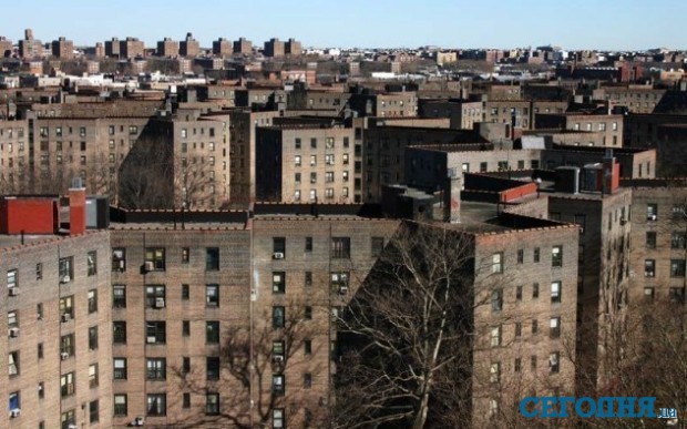 6. Район Браунсвилл, Бруклин, США<br /><br />
В Бруклине, как и во всём Нью-Йорке, есть неблагополучные микрорайоны, однако Браунсвилл выделяется на фоне остальных. Большая часть его состоит из многоквартирных домов, где живут люди с низким уровнем достатка. Из-за напряжённой социальной обстановки в Браунсвилле уровень преступности намного выше, чем в среднем по городу.