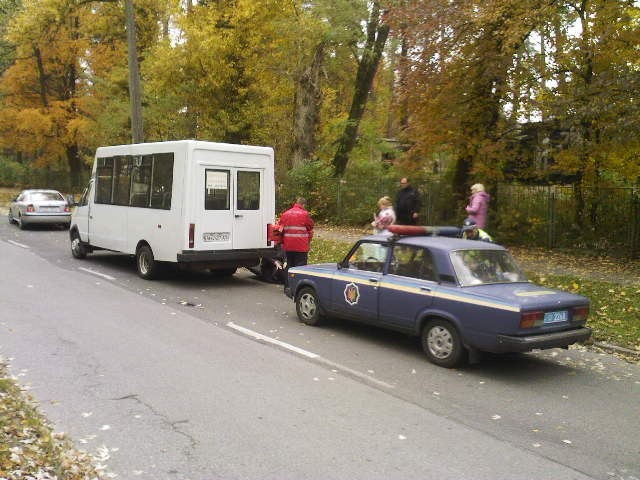 Из киевской маршрутки выпала пассажирка. Фото: Магнолия-ТВ