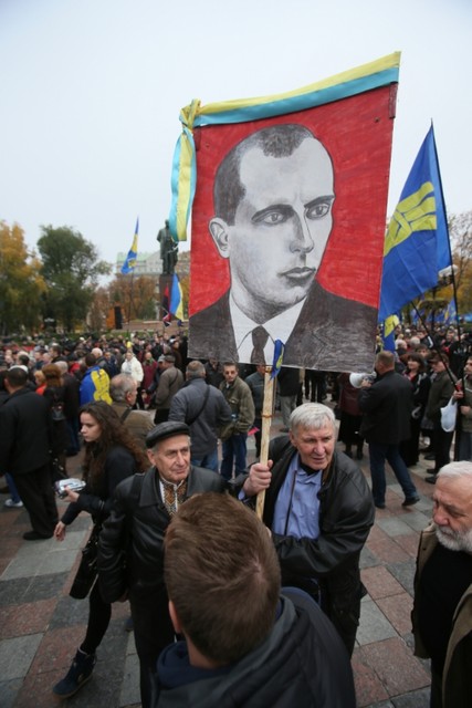 Участники митинга собрались у памятника Тарасу Шевченко | Фото: Сергей Николаев