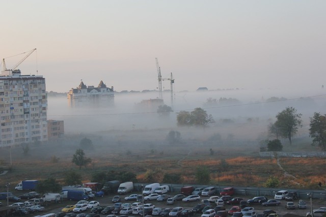 По утрам в Одессе можно увидеть вот такой туман. Фото: Настя Тинкован