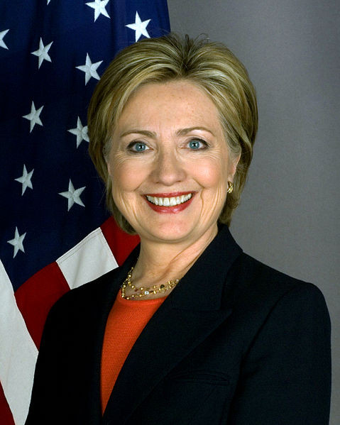 Хиллари  Клинтон<br />
Хиллари  Клинтон –  американский политик, сенатор США от штата Нью-Йорк (2001—2009). 1 февраля 2013 года сложила полномочия Госсекретаря США. Хиллари Клинтон являлась самой влиятельной хозяйкой Белого дома в истории Соединённых Штатов. Она амбициозная женщина, хорошо осознающая свою компетенцию и свою значимость. Её считают более интеллигентной, спокойной и осмотрительной в выборе слов по сравнению с мужем. Те, кто знает её поближе, ценят её остроумие и чувство юмора. Хиллари Клинтон независима и в финансовом отношении. Хиллари Клинтон стала первой в истории США бывшей первой леди страны, которая заняла пост госсекретаря. Хиллари Клинтон была награждена  премиями за непрерывную работу касательно здоровья  женщин и детей. Она побывала  в 111 странах, где активно использовала социальные СМИ, чтобы  донести свои идеи.<br /><br />
