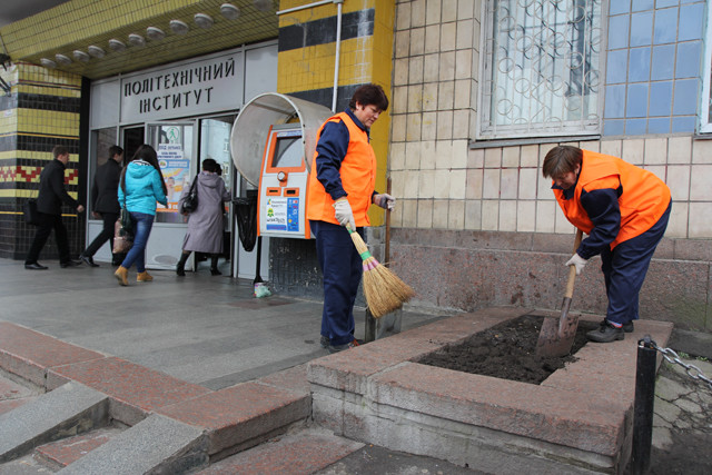 Как в метро делают уборку. Фото: пресс-служба Киевского метрополитена