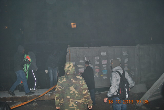Активисты снесли забор вокруг незаконной стройки на Жилянской, автор фото Валентин Вдовиченко